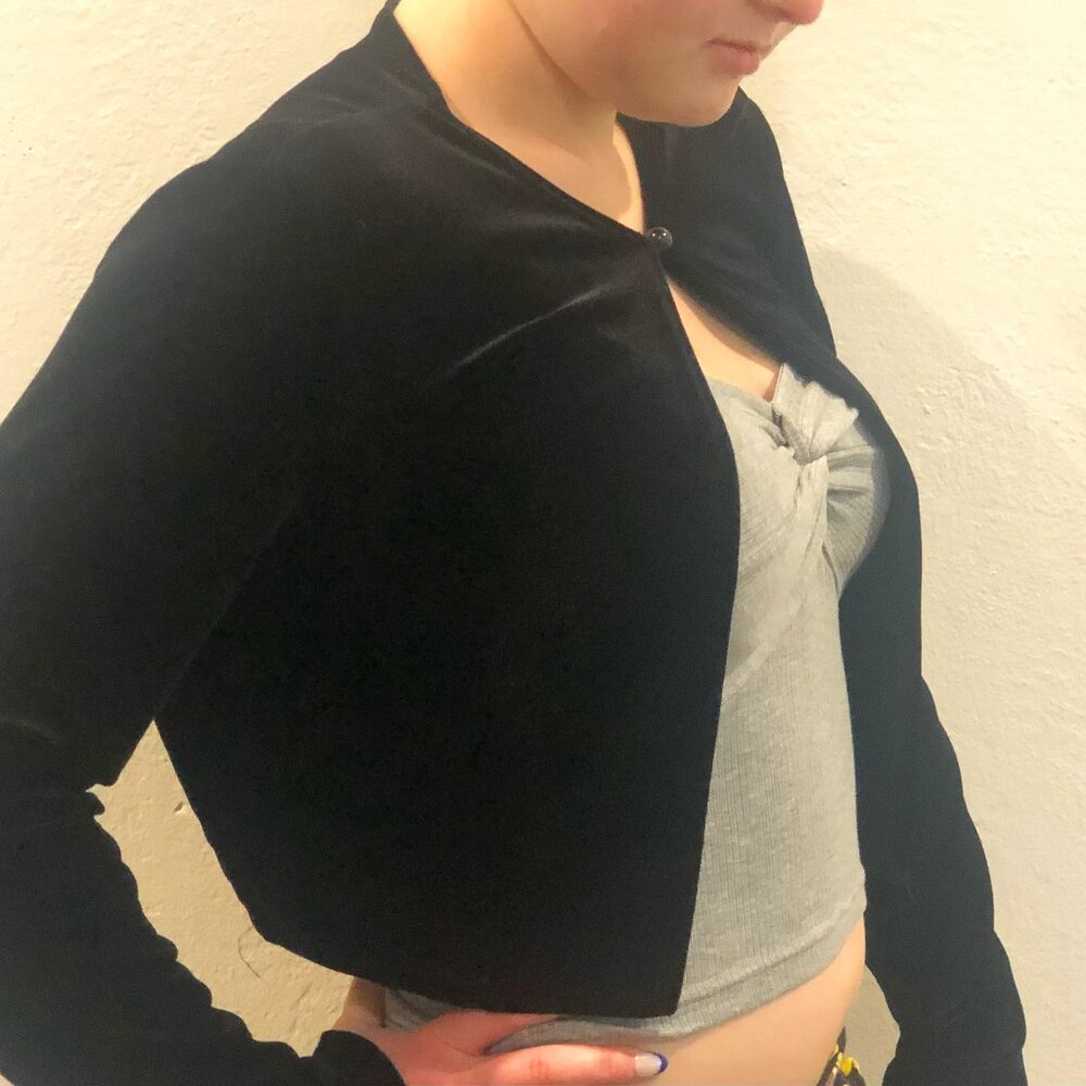 Pretty Black Velour Cropped Jacket Size Girls M or Petite Women's